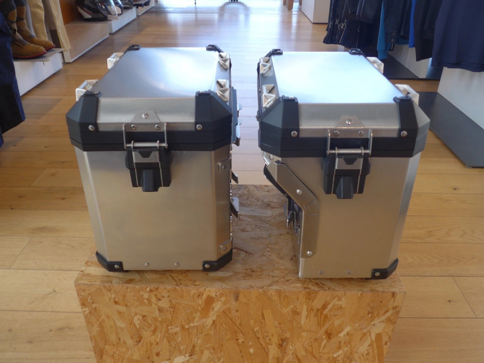 Original Satz BMW Alukoffer Silber R1250GS ADV / F900GS ADV € 795,00